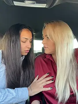 Snapshot of Keep_us_wild chatting on December 10, 3:30 am Keep us wild online show from December 10, 3:30 am