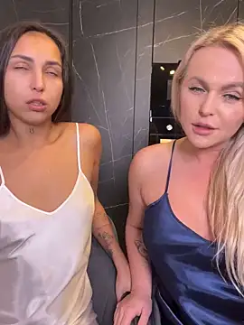 Snapshot of Keep_us_wild chatting on December 14, 7:18 am Keep us wild online show from December 14, 7:18 am