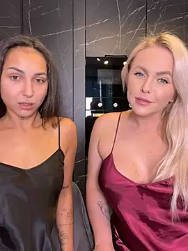 Snapshot of Keep_us_wild chatting on December 19, 4:45 am Keep us wild online show from December 19, 4:45 am