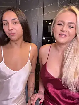 Snapshot of Keep_us_wild chatting on December 22, 10:15 pm Keep us wild online show from December 22, 10:15 pm