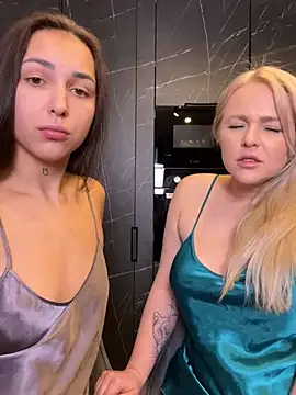 Snapshot of Keep_us_wild chatting on February 21, 6:18 am Keep us wild online show from February 21, 6:18 am