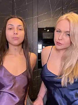 Snapshot of Keep_us_wild chatting on February 25, 4:57 am Keep us wild online show from February 25, 4:57 am