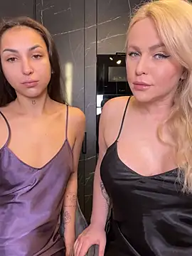 Snapshot of Keep_us_wild chatting on March 17, 10:06 pm Keep us wild online show from March 17, 10:06 pm