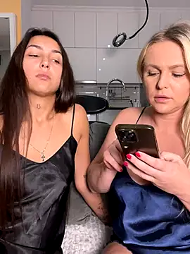 Snapshot of Keep_us_wild chatting on September 28, 11:26 am Keep us wild online show from September 28, 11:26 am