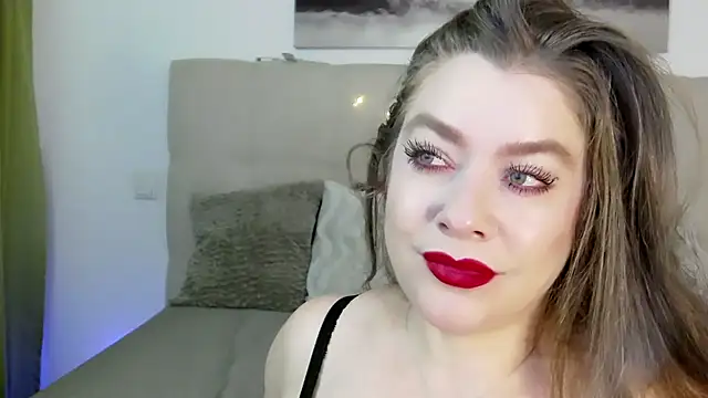 Snapshot of PetersEmily chatting on December 14, 12:01 am PetersEmily online show from December 14, 12:01 am