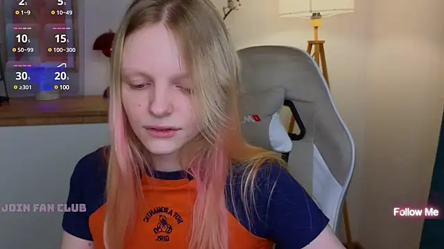 Snapshot of evangel1ne chatting on March 21, 5:32 am evangel1ne online show from March 21, 5:32 am