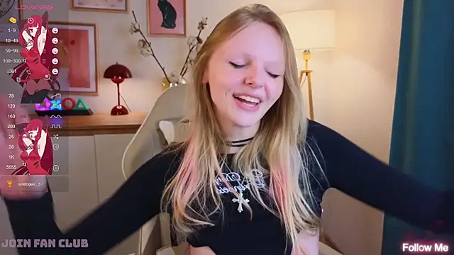 Snapshot of evangel1ne chatting on October 8, 8:17 pm evangel1ne online show from October 8, 8:17 pm