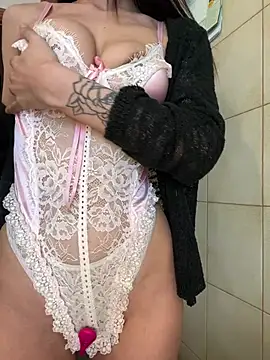 L000lita online show from March 26, 3:17 pm