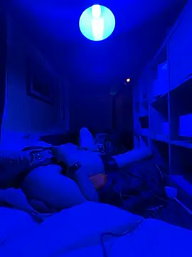 cumhungrybottom4u online show from March 13, 8:32 am