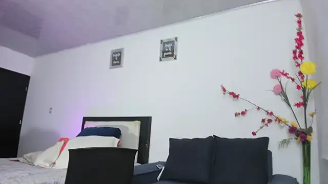 Snapshot of alicia_rouusel chatting on December 3, 1:46 am alicia rouusel online show from December 3, 1:46 am