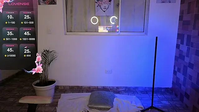 Snapshot of sexyladyy_ chatting on March 20, 2:08 am sexyladyy online show from March 20, 2:08 am