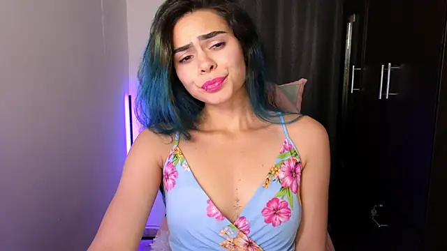 Snapshot of sexyladyy_ chatting on October 3, 11:35 pm sexyladyy online show from October 3, 11:35 pm