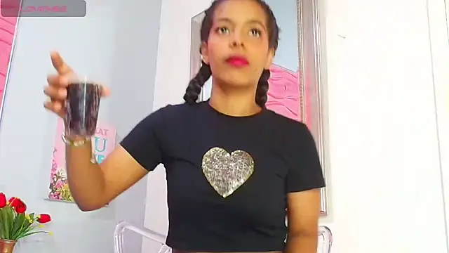 Snapshot of _Valeria_Brown chatting on March 6, 8:27 pm Valeria Brown online show from March 6, 8:27 pm