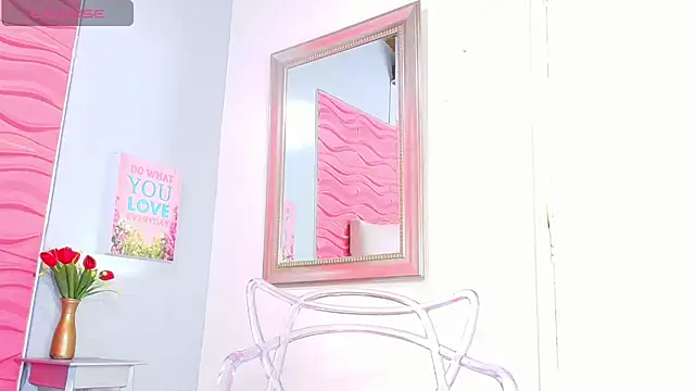 Snapshot of _Valeria_Brown chatting on March 8, 12:22 am Valeria Brown online show from March 8, 12:22 am