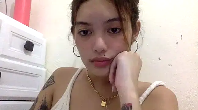 AlexandraMooree online show from February 23, 1:53 pm