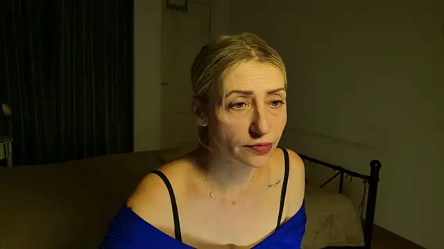 ZoeGrant online show from March 7, 6:49 pm