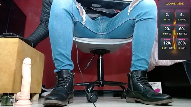 TomLover 12 online show from February 9, 3:45 pm