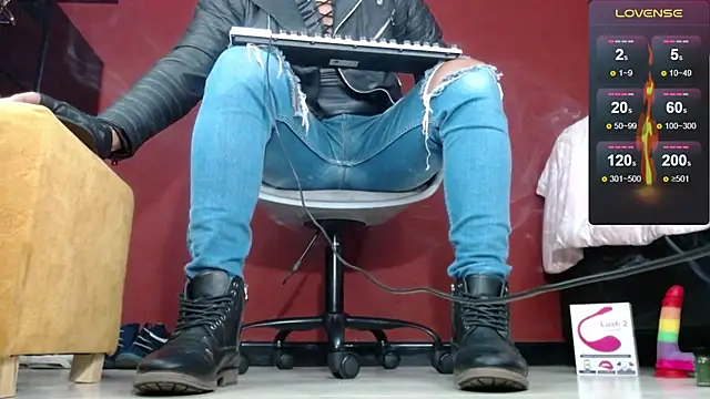 TomLover 12 online show from February 11, 12:05 pm