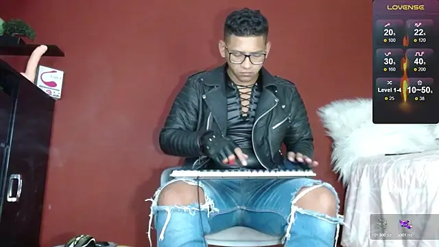 TomLover 12 online show from February 12, 10:24 am