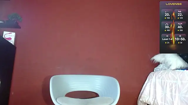 TomLover 12 online show from February 17, 9:30 pm