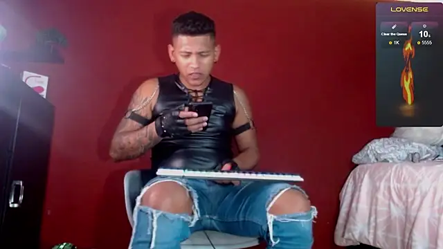 TomLover 12 online show from February 23, 9:05 pm