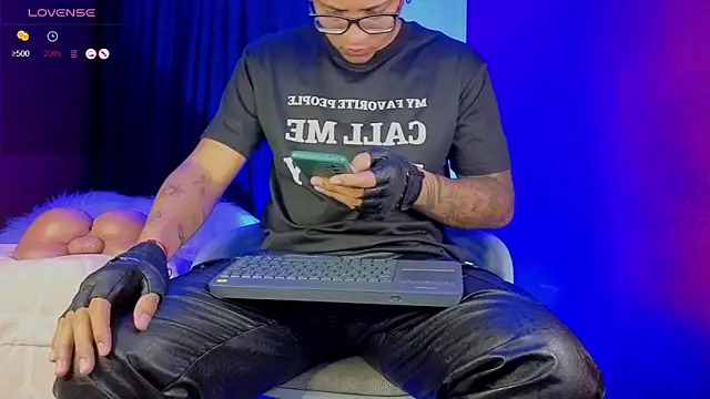 TomLover 12 online show from October 5, 11:35 pm