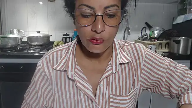 kateleyagrey online show from November 24, 8:19 pm