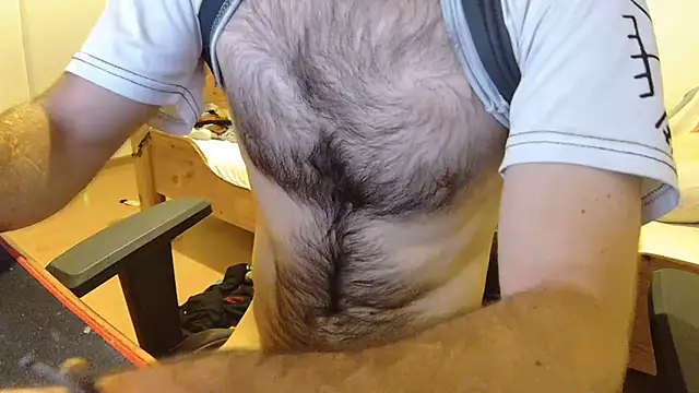 Snapshot of KmlBI26 chatting on October 31, 7:31 am KmlBI26 online show from October 31, 7:31 am