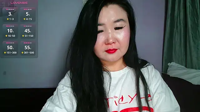Snapshot of Bet_Lu chatting on April 19, 6:32 pm Bet Lu online show from April 19, 6:32 pm
