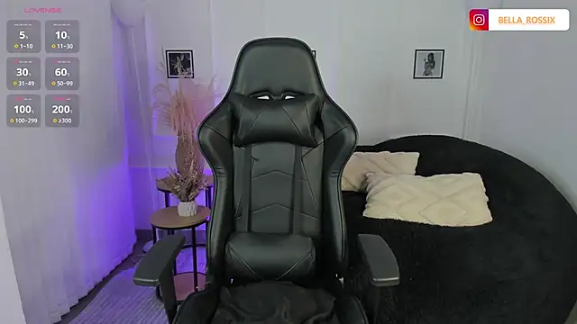 Snapshot of BellaRossii chatting on November 12, 12:44 am BellaRossii online show from November 12, 12:44 am