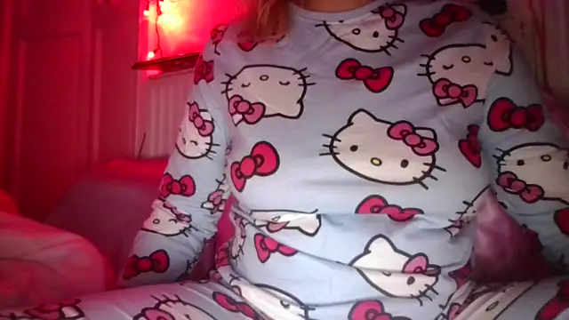 Snapshot of RealLittleRedRidingHood chatting on March 12, 6:44 pm RealLittleRedRidingHood online show from March 12, 6:44 pm