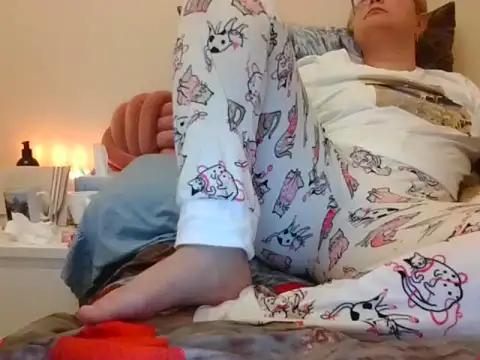 Snapshot of RealLittleRedRidingHood chatting on November 16, 9:20 pm RealLittleRedRidingHood online show from November 16, 9:20 pm