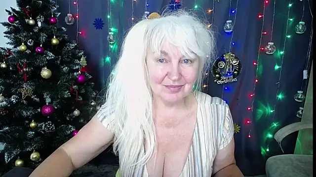 Snapshot of BlondyLeeBest chatting on December 7, 10:17 pm BlondyLeeBest online show from December 7, 10:17 pm