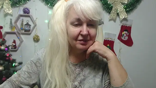Snapshot of BlondyLeeBest chatting on December 9, 7:29 pm BlondyLeeBest online show from December 9, 7:29 pm