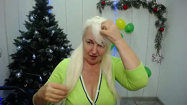 Snapshot of BlondyLeeBest chatting on January 12, 10:33 pm BlondyLeeBest online show from January 12, 10:33 pm