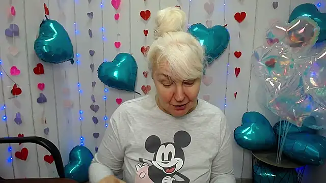 Snapshot of BlondyLeeBest chatting on February 1, 7:34 pm BlondyLeeBest online show from February 1, 7:34 pm