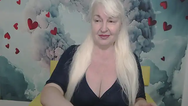 Snapshot of BlondyLeeBest chatting on February 2, 10:17 pm BlondyLeeBest online show from February 2, 10:17 pm