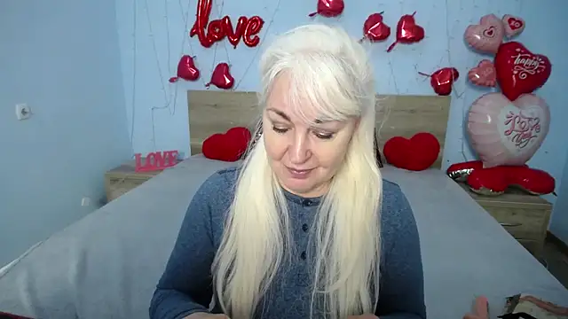 Snapshot of BlondyLeeBest chatting on February 9, 7:30 pm BlondyLeeBest online show from February 9, 7:30 pm