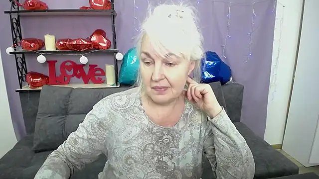 Snapshot of BlondyLeeBest chatting on February 21, 7:21 pm BlondyLeeBest online show from February 21, 7:21 pm