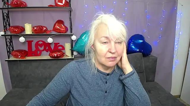 Snapshot of BlondyLeeBest chatting on February 23, 7:17 pm BlondyLeeBest online show from February 23, 7:17 pm