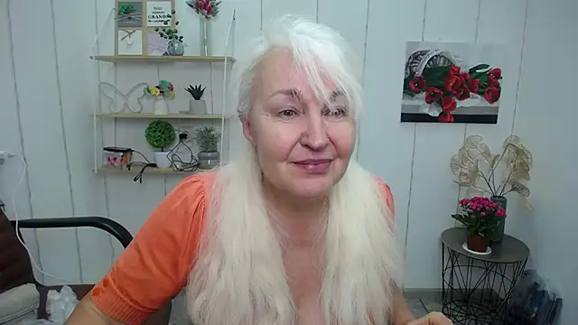 Snapshot of BlondyLeeBest chatting on March 8, 4:56 am BlondyLeeBest online show from March 8, 4:56 am