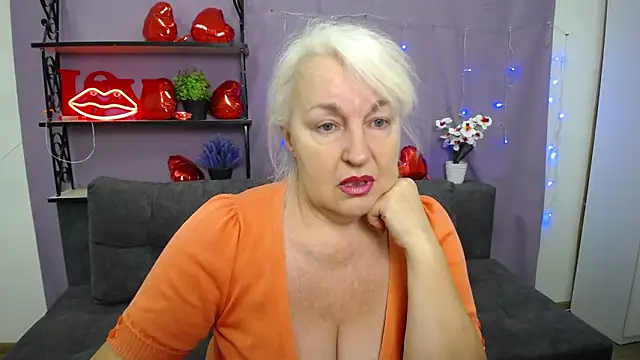 Snapshot of BlondyLeeBest chatting on March 8, 7:20 pm BlondyLeeBest online show from March 8, 7:20 pm