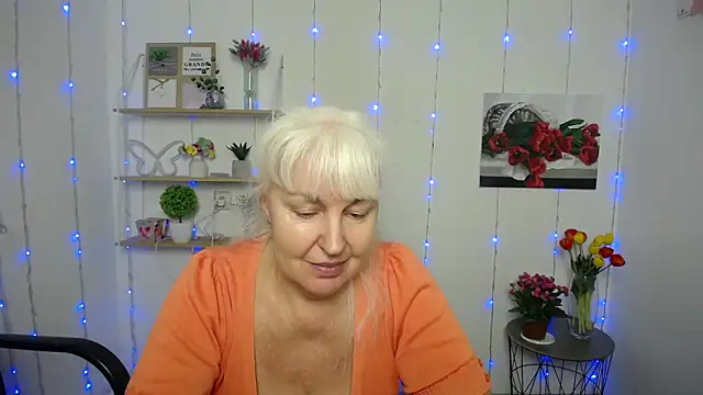 Snapshot of BlondyLeeBest chatting on March 15, 1:19 am BlondyLeeBest online show from March 15, 1:19 am