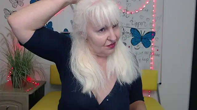 Snapshot of BlondyLeeBest chatting on March 16, 1:28 am BlondyLeeBest online show from March 16, 1:28 am