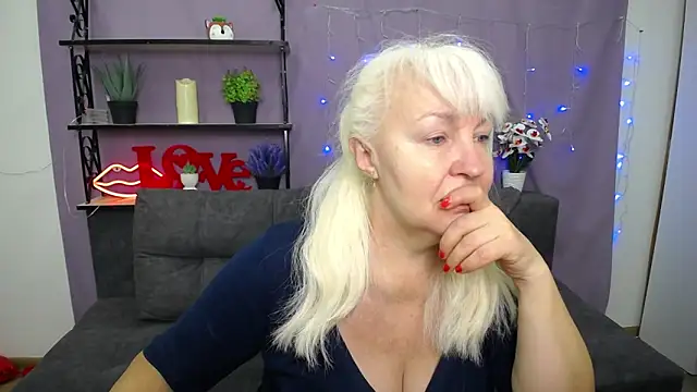Snapshot of BlondyLeeBest chatting on March 16, 7:17 pm BlondyLeeBest online show from March 16, 7:17 pm