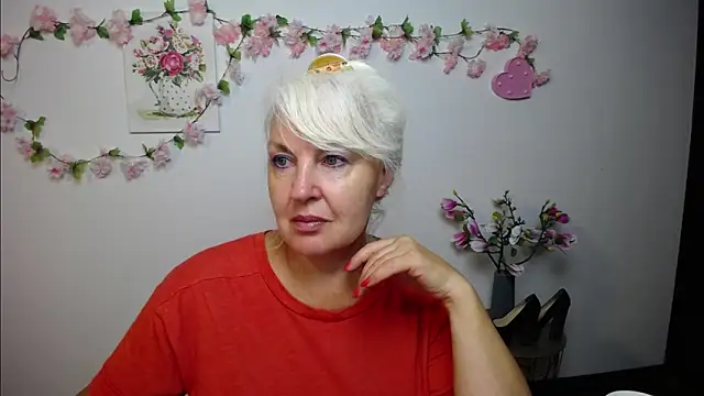 Snapshot of BlondyLeeBest chatting on September 9, 6:18 pm BlondyLeeBest online show from September 9, 6:18 pm