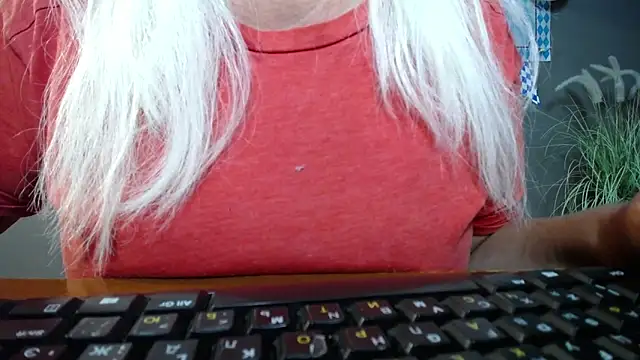 Snapshot of BlondyLeeBest chatting on October 5, 7:01 pm BlondyLeeBest online show from October 5, 7:01 pm