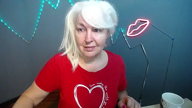 BlondyLeeBest online show from April 12, 6:35 pm