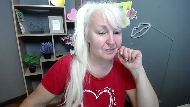 Snapshot of BlondyLeeBest chatting on May 12, 6:27 pm BlondyLeeBest online show from May 12, 6:27 pm