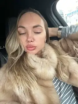 Snapshot of AngelinaMoore chatting on January 24, 10:11 am AngelinaMoore online show from January 24, 10:11 am